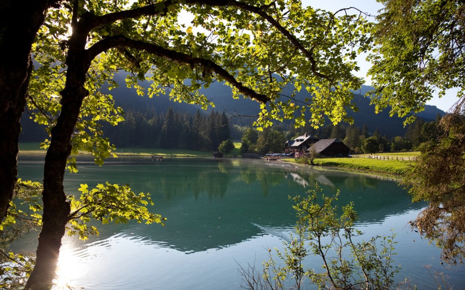 Der Jägersee mit dem Gasthof am Ufer © TVB Wagrain Kleinarl